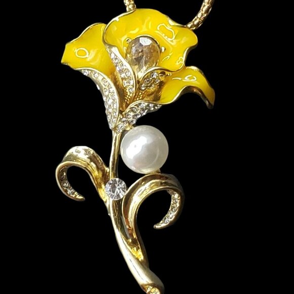 Yellow Calla Lily Pendant Necklace Gold Tone Pearl Rhinestone Giftboxed - Picture 3 of 6